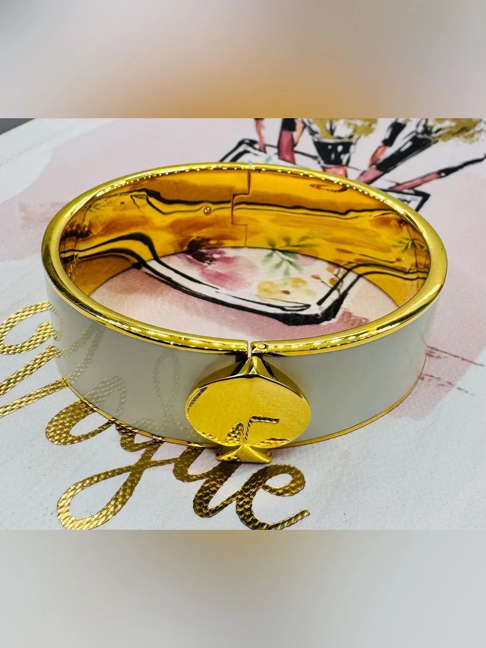 kate spade Heritage Spade Wide Enamel Bangle in Off White with Gold Accents - Picture 4 of 9